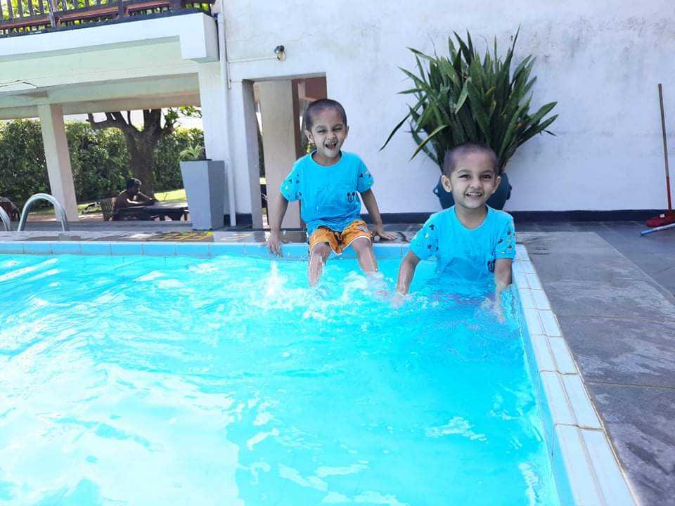 my kids are enjoying in hotel pool